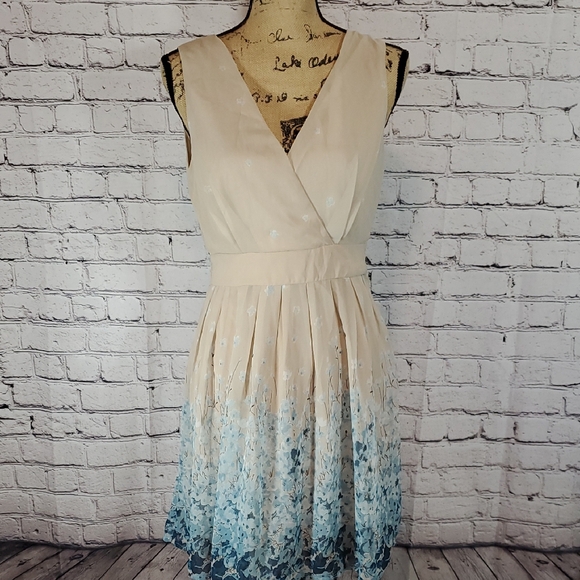 Yumi Dresses & Skirts - Yumi Cream and Blue Floral Dress Size 6/8 NWT